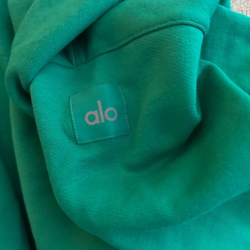 ALO Yoga Pullover